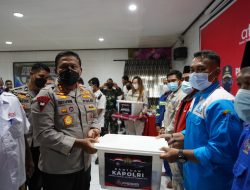 Kapolda Maluku Utara Silaturahmi dan Bagi-bagi Sembako untuk Buruh di IWIP