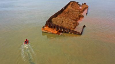 Tongkang Bermuatan 4.000 Ton Ferronikel Tenggelam di Halsel, Satu ABK Hilang