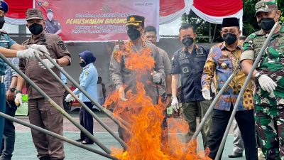 Kejari Ternate Musnahkan Narkotika dan Kosmetik Ilegal Berbagai Jenis