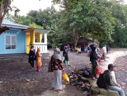 Pemuda Hiri Galang Dana untuk Bikin Tempat Duduk di Pelabuhan