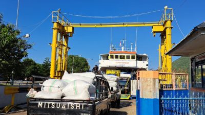Protes ASDP, Sopir Lintas Tidore-Ternate Adang Kapal Ferry