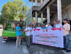 Ditreskrimsus Polda Malut Sumbang 2 Hewan Kurban ke Warga Maliaro, Ternate