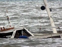 Kapal LCT Bahana Putra Tenggelam di Perairan Batang Dua, Ternate: 2 Orang Hilang