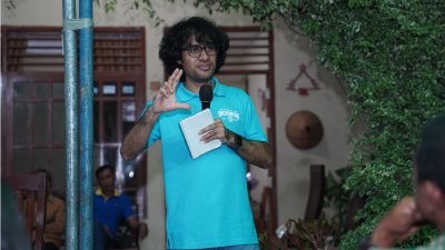 Dr. R. Graal Taliawo, S.Sos., M.Si. saat menyampaikan politik Gagasan di Desa Balisoan. Foto: Istimewa