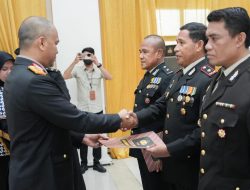 Selamatkan Kerugian Negara 14 Miliar, Kapolda Malut Berikan Penghargaan Kepada Kompol Rusli