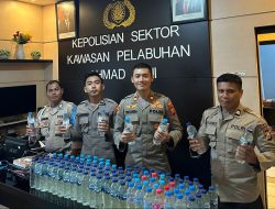 Polisi Kembali Sita Ratusan Botol Miras di KM Permata Obi