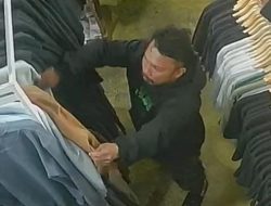 Seorang Pemuda di Ternate Diduga Mencuri Pakaian Distro, Terekam CCTV