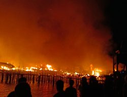 Belasan Rumah Panggung di Ternate, Maluku Utara, Terbakar