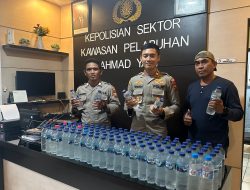 Polisi Kembali Amankan Ratusan Botol Miras di 2 Kapal di Ternate