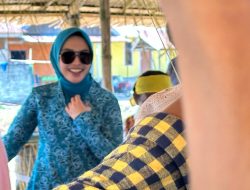 7 Potret Menawan Istri Bupati Pulau Taliabu saat Penjemputan Kontingen HKG