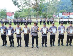 Bertugas dengan Baik, 12 Anggota Polres Halteng Dapat Reward dari Kapolres