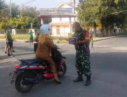 Gunung Dukono Erupsi, Anggota TNI di Tobelo Bagikan Masker