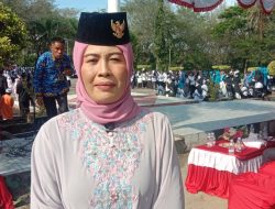 Guru Perempuan Jadi Komandan Upacara Peringatan PGRI ke-78 di Halmahera Selatan