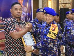 Punya Dedikasi, Bupati Aliong Mus Sabet Penghargaan dari Polda Malut