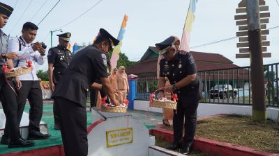 Peringati HBI ke-74, Kantor Imigrasi Tobelo Gelar Tabur Bunga
