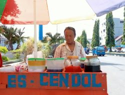 Kisah Yusup, Penjaja Es Cendol di Jalanan Kota Ternate