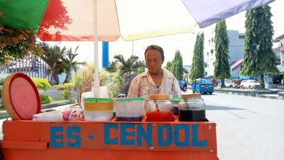 Kisah Yusup, Penjaja Es Cendol di Jalanan Kota Ternate