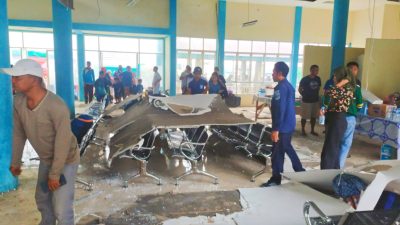 Atap Ruang Tunggu Pelabuhan Feri di Tobelo Ambruk, Puluhan Warga Korban