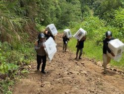 Kawal Distribusi Logistik Pemilu, 2 Anggota Polresta Ini Harus Jalan Kaki Selama 7 Jam