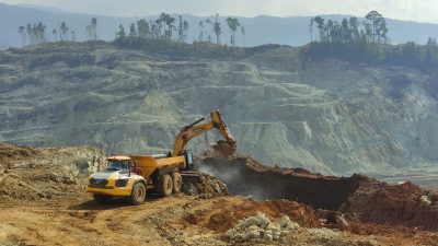 Hilirisasi Nikel Kebanggaan Jokowi Bikin Hutan Halmahera Tergerus