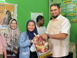 Bupati Halmahera Selatan Salurkan Ribuan Paket Sembako Gratis
