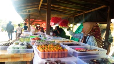 Hari Pertama Puasa, Penjual Takjil Padati Kawasan Pasar Modern di Morotai