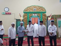 79 Orang Bobato Masjid Kesultanan Ternate Terima Insentif dari Pemkot Ternate