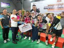 Polres Halmahera Timur Juara 1 Turnamen Badminton Kapolda CUP