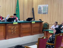 Pecah Tangis Anggota DPRD Halsel di Sidang Kasus AGK