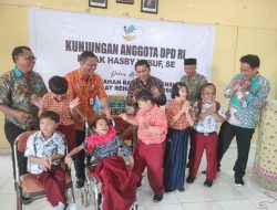 Kunjungi YPAC Malut, Anggota DPD RI Hasby Yusuf Santuni Siswa Rehabilitasi Sosial