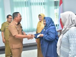 Pemkot Ternate Serahkan Bantuan Operasional untuk Kader TPK