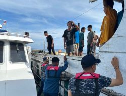 Kapal Patroli UPP Tobelo Evakuasi 20 Penumpang KM Beringin Jaya di Perairan Pulau Tolonuo