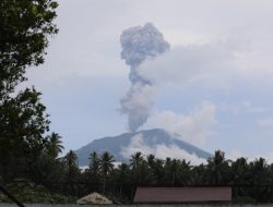 Gunung Ibu di Halmahera Barat Kembali Erupsi, 182 Warga Mengungsi