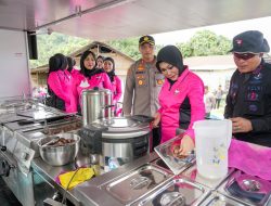 Pastikan Kebutuhan Makanan Aman, Bhayangkari Malut Salurkan Bantuan untuk Korban Erupsi Gunung Ibu