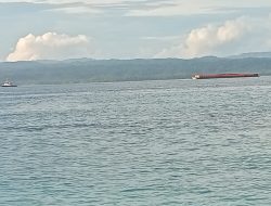 Ruang Tangkap Nelayan di Halmahera Tergerus Aktivitas Tongkang Pengangkut Ore Nikel