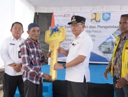 Wali Kota Ternate Serahkan Kunci Huntap untuk Korban Banjir Bandang