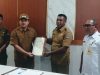Wabup Pulau Morotai Serahkan Sertifikat Rumah untuk Warga Aru Burung