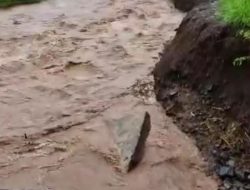 Jembatan di Halmahera Utara Ambruk Akibat Hujan Deras