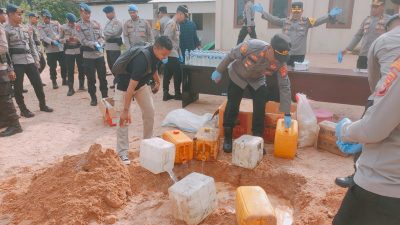 Polres Taliabu Musnahkan 537 Liter Minuman Beralkohol di Dua Kecamatan