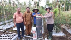 Memanen Hasil Petani di Sulamadaha Ternate