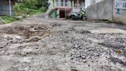 Warga RT 19 Kalumata Tagih Janji Wali Kota Ternate Perbaiki Jalan Rusak