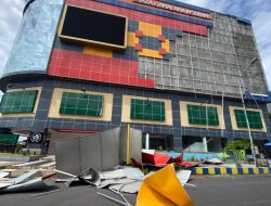 Dinding Plaza Gamalama Ternate Runtuh, Ancam Pengendara
