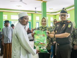 Peringati HUT, Kejari Halsel dan IAD Gelar Bakti Sosial di Pesantren Darul Qur’an