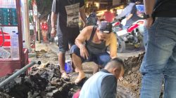 Perumda Ake Gaale Perbaiki Pipa Bocor di Kelurahan Tanah Tinggi