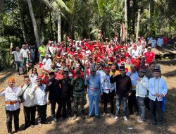 Wakil Bupati Halut Kibarkan Merah Putih di Puncak Toligoda, Kenang Perjuangan Yasin Gamsungi