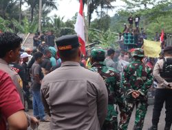 Ratusan Warga Demo Tuntut Polres Halmahera Barat Bebaskan 5 Warga Galela