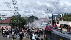 Demo Ricuh di Kantor DPRD Ternate: Polisi Tembakkan Gas Air Mata, Dua Mahasiswa Terluka