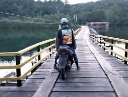 Jumat Berkah, Jembatan Penghubung Desa-desa di Taliabu Ini Digratiskan Pemiliknya