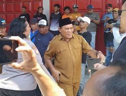 Plt Kadis DKP Malut Diusir Warga saat Temui Massa Aksi di Jambula