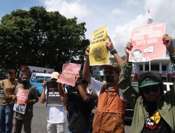 Jurnalis Malut Aksi Dukung Tempo Lawan Gugatan 200 M Oleh Menteri Pertanian